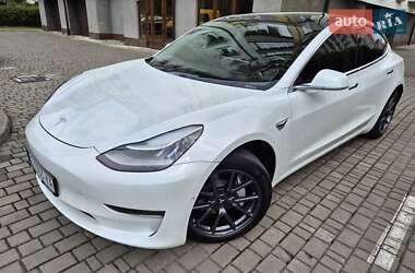 Седан Tesla Model 3 2020 в 