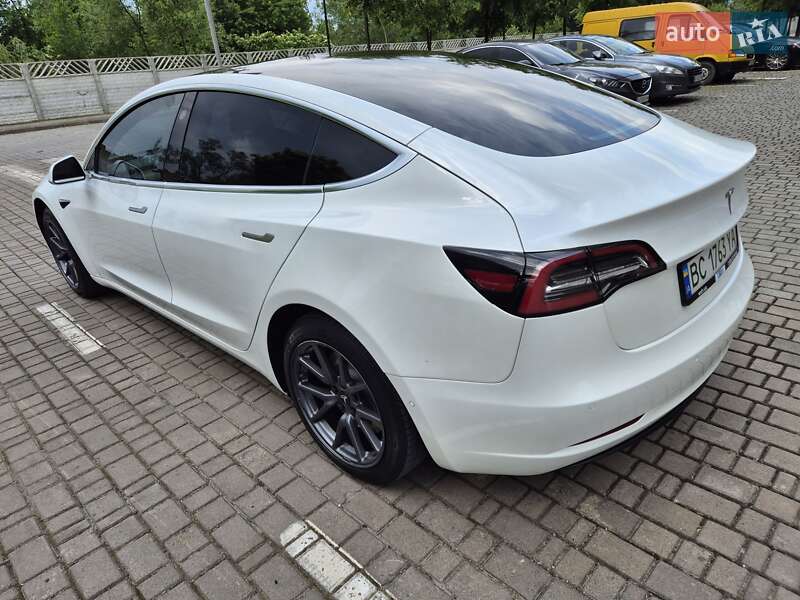Седан Tesla Model 3 2020 в Івано-Франківську