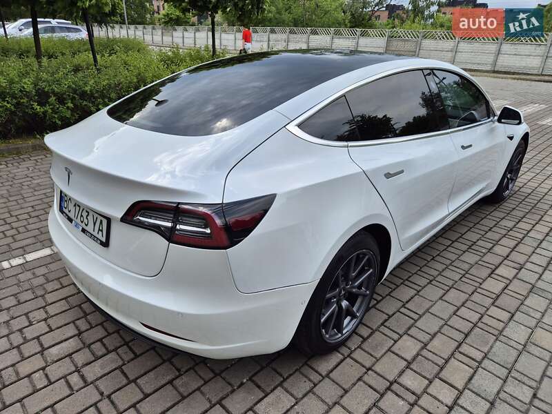 Седан Tesla Model 3 2020 в Івано-Франківську