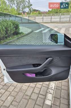 Седан Tesla Model 3 2020 в 