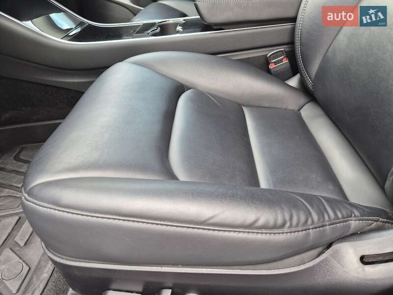 Седан Tesla Model 3 2020 в Івано-Франківську