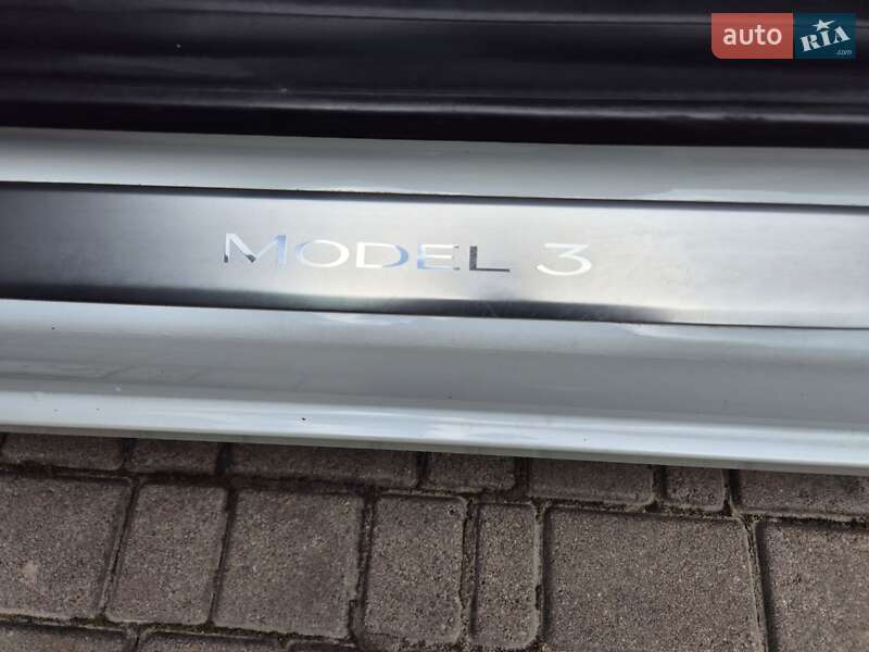 Седан Tesla Model 3 2020 в Івано-Франківську