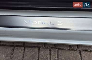 Седан Tesla Model 3 2020 в 