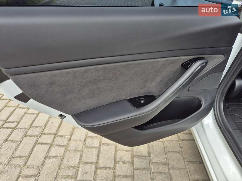 Седан Tesla Model 3 2020 в Івано-Франківську