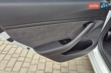 Седан Tesla Model 3 2020 в 