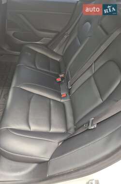 Седан Tesla Model 3 2020 в 