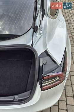 Седан Tesla Model 3 2020 в 