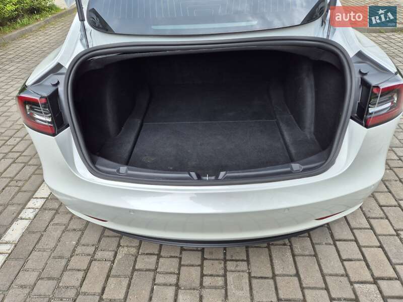 Седан Tesla Model 3 2020 в Івано-Франківську