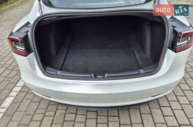 Седан Tesla Model 3 2020 в 