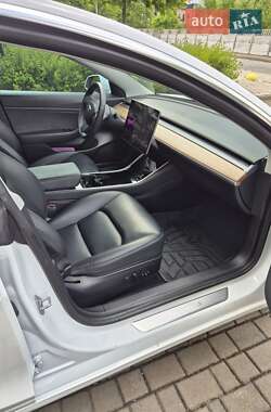 Седан Tesla Model 3 2020 в 