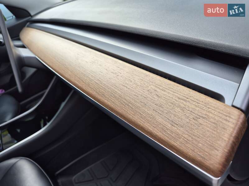 Седан Tesla Model 3 2020 в Івано-Франківську