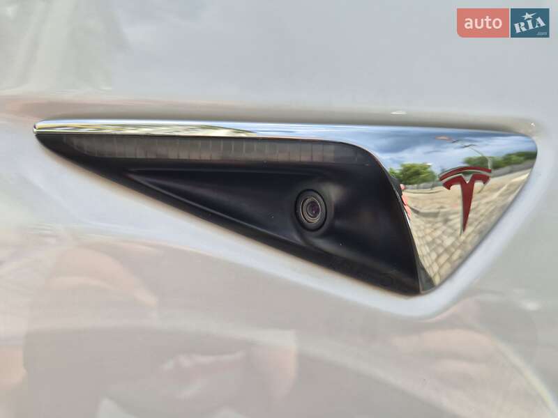 Седан Tesla Model 3 2020 в Івано-Франківську