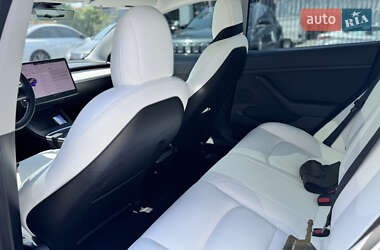 Седан Tesla Model 3 2021 в 