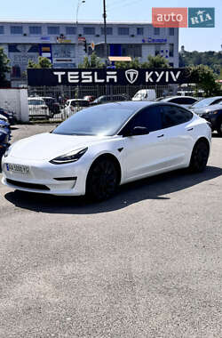 Седан Tesla Model 3 2021 в 