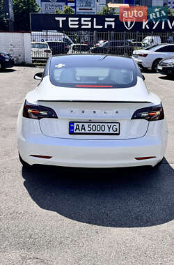 Седан Tesla Model 3 2021 в 