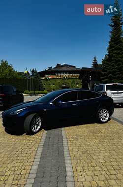 Седан Tesla Model 3 2018 в Львове