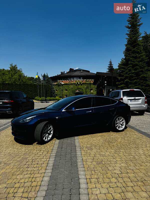 Седан Tesla Model 3 2018 в Львове