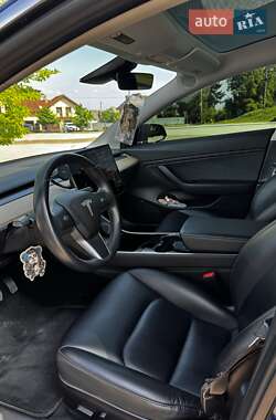 Седан Tesla Model 3 2018 в Львове