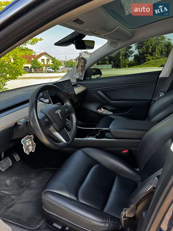Седан Tesla Model 3 2018 в Львове
