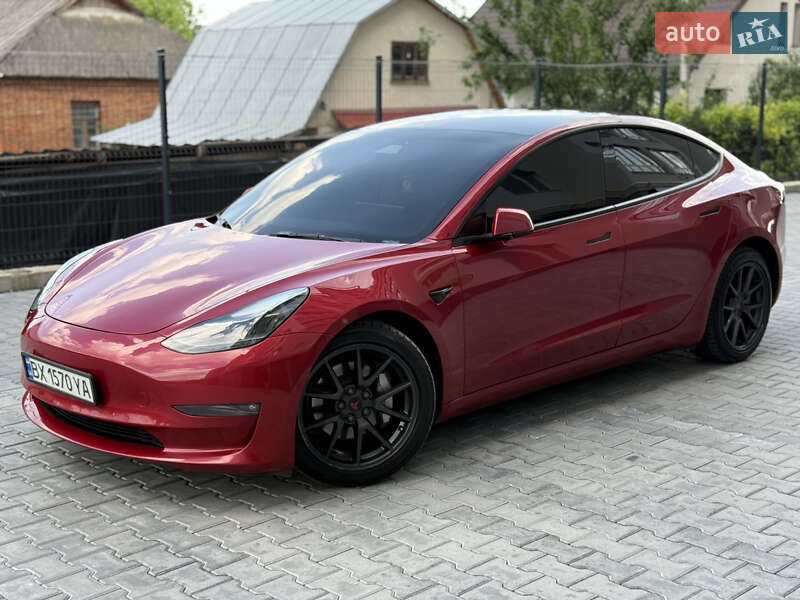 Седан Tesla Model 3 2021 в 