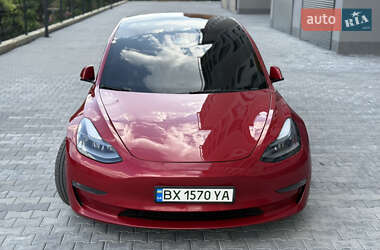 Седан Tesla Model 3 2021 в 