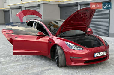Седан Tesla Model 3 2021 в 