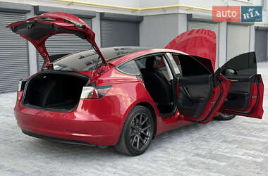Седан Tesla Model 3 2021 в 