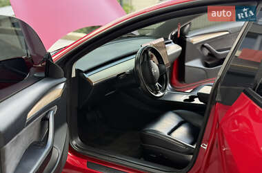 Седан Tesla Model 3 2021 в 