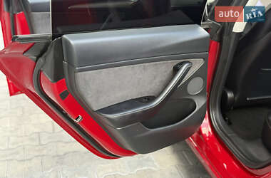 Седан Tesla Model 3 2021 в 
