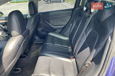 Седан Tesla Model 3 2022 в 