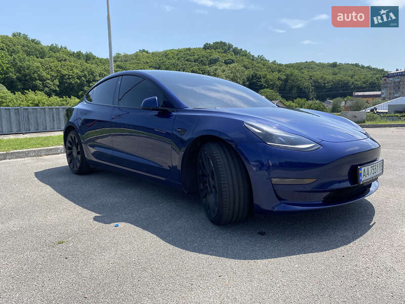 Седан Tesla Model 3 2022 в Киеве