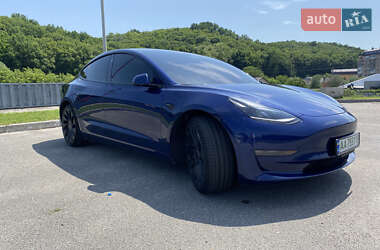 Седан Tesla Model 3 2022 в 