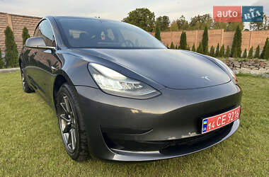 Седан Tesla Model 3 2019 в 