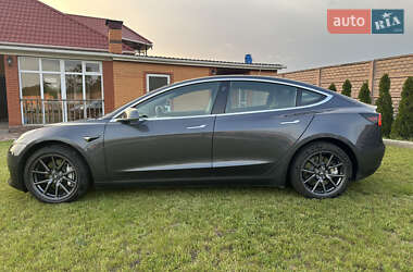 Седан Tesla Model 3 2019 в 