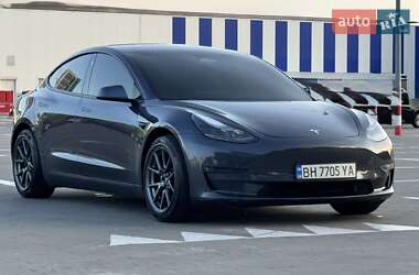 Седан Tesla Model 3 2021 в 