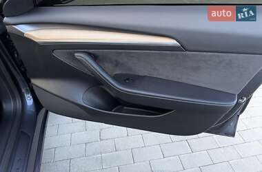 Седан Tesla Model 3 2021 в 