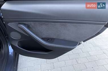 Седан Tesla Model 3 2021 в 