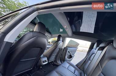Седан Tesla Model 3 2021 в 