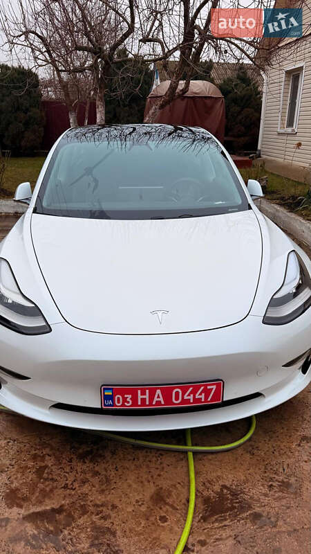 Седан Tesla Model 3 2019 в Киеве