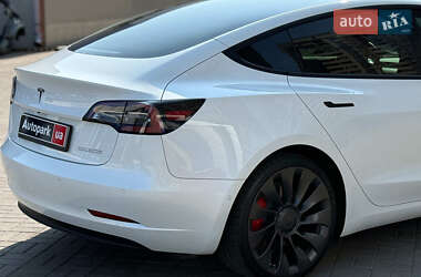 Седан Tesla Model 3 2021 в 