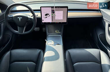 Седан Tesla Model 3 2021 в 