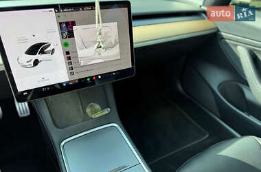 Седан Tesla Model 3 2021 в 