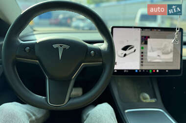 Седан Tesla Model 3 2021 в 