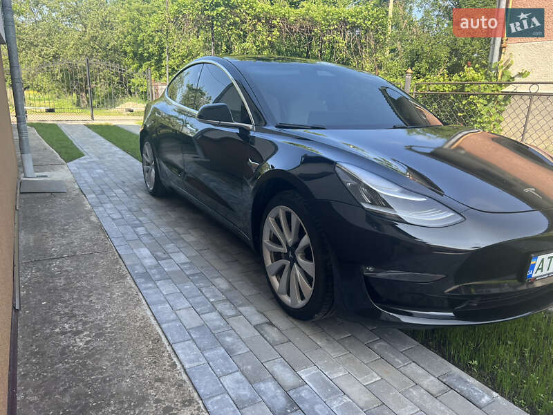 Седан Tesla Model 3 2018 в Долине
