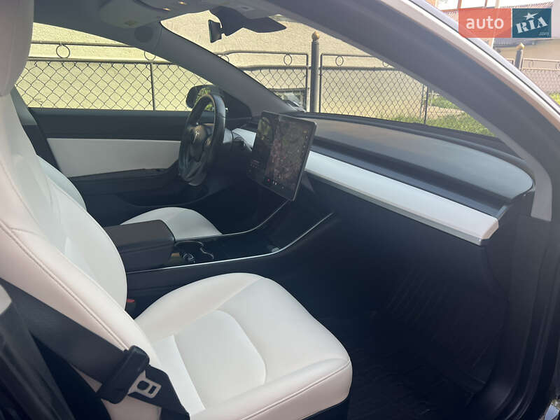 Седан Tesla Model 3 2018 в Долине