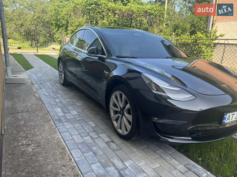 Седан Tesla Model 3 2018 в Долине