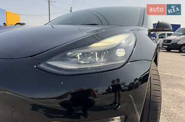 Седан Tesla Model 3 2023 в 