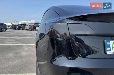 Седан Tesla Model 3 2023 в 
