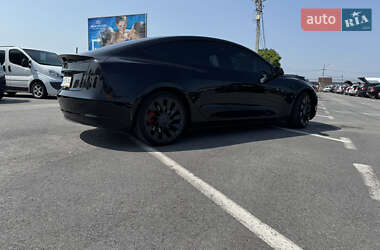 Седан Tesla Model 3 2023 в 