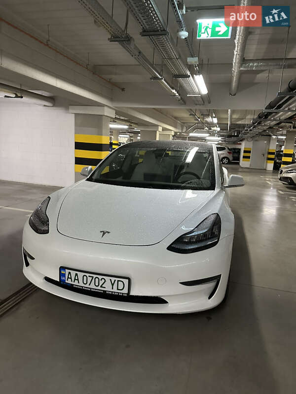 Седан Tesla Model 3 2019 в Киеве